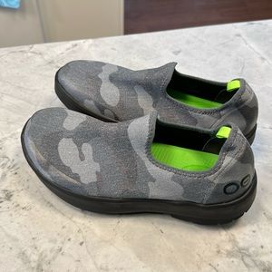 'OOFOS' Women's OOmg eeZee Low Shoe - Black / Grey Camo size 7